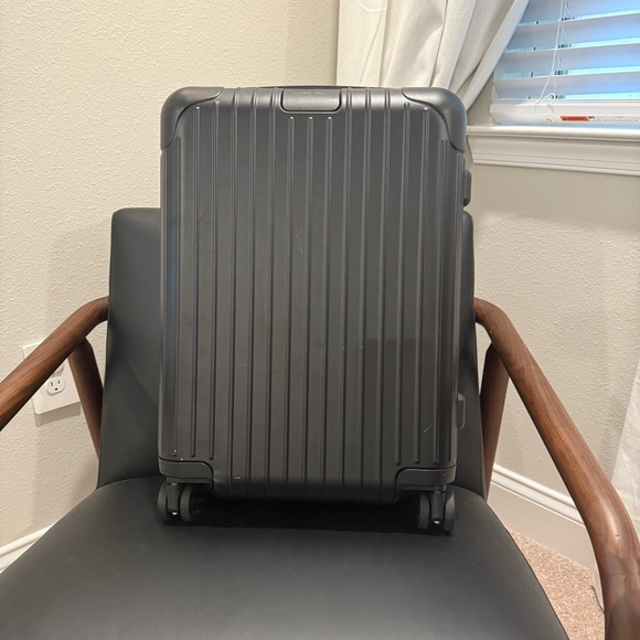 Rimowa Black Hard Shell Suitcase - Picture 1 of 9